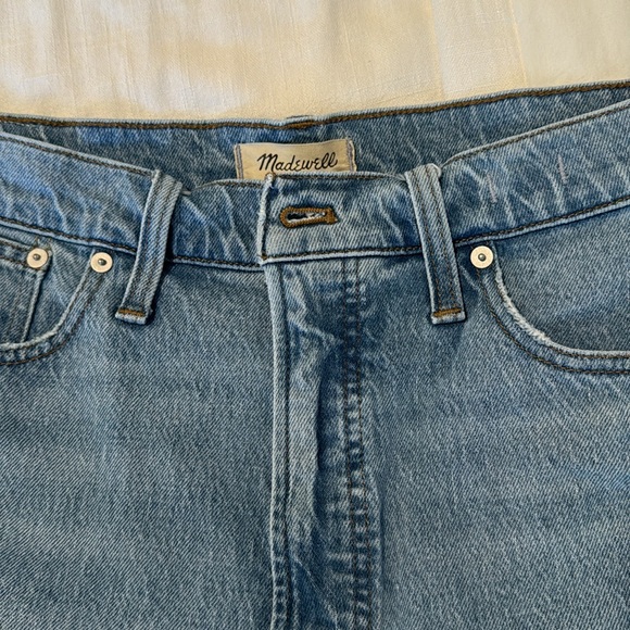 Like new Madewell jeans. Size 31. - Picture 3 of 6
